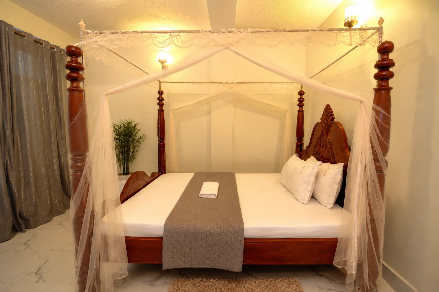 Canopy room with grey runner