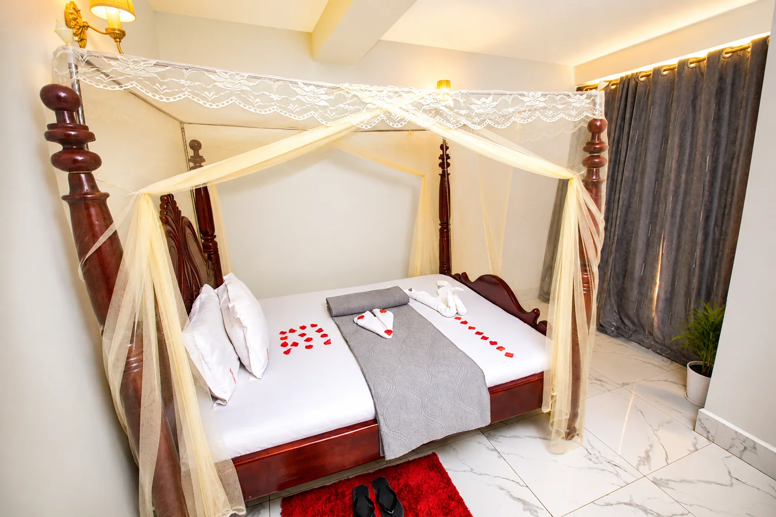 Bright canopy bed room